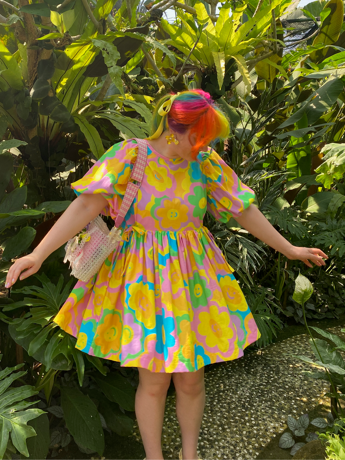 DAFFY SMILEY FLOWERS - IN STOCK